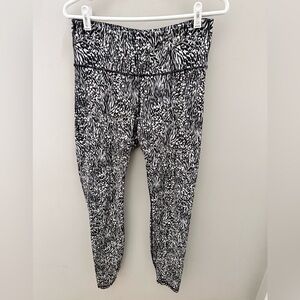 Old Navy Active core Abstract Print Leggings